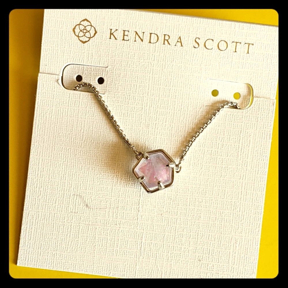 Kendra Scott necklace